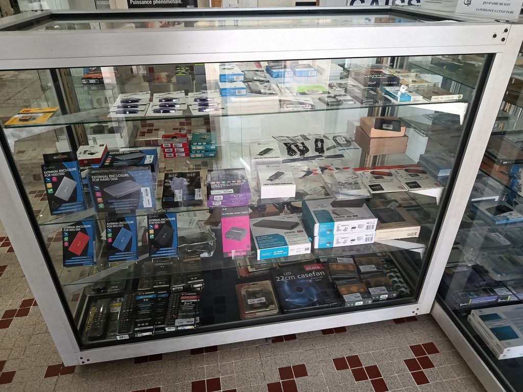 espace-vente-accessoires-high-tech